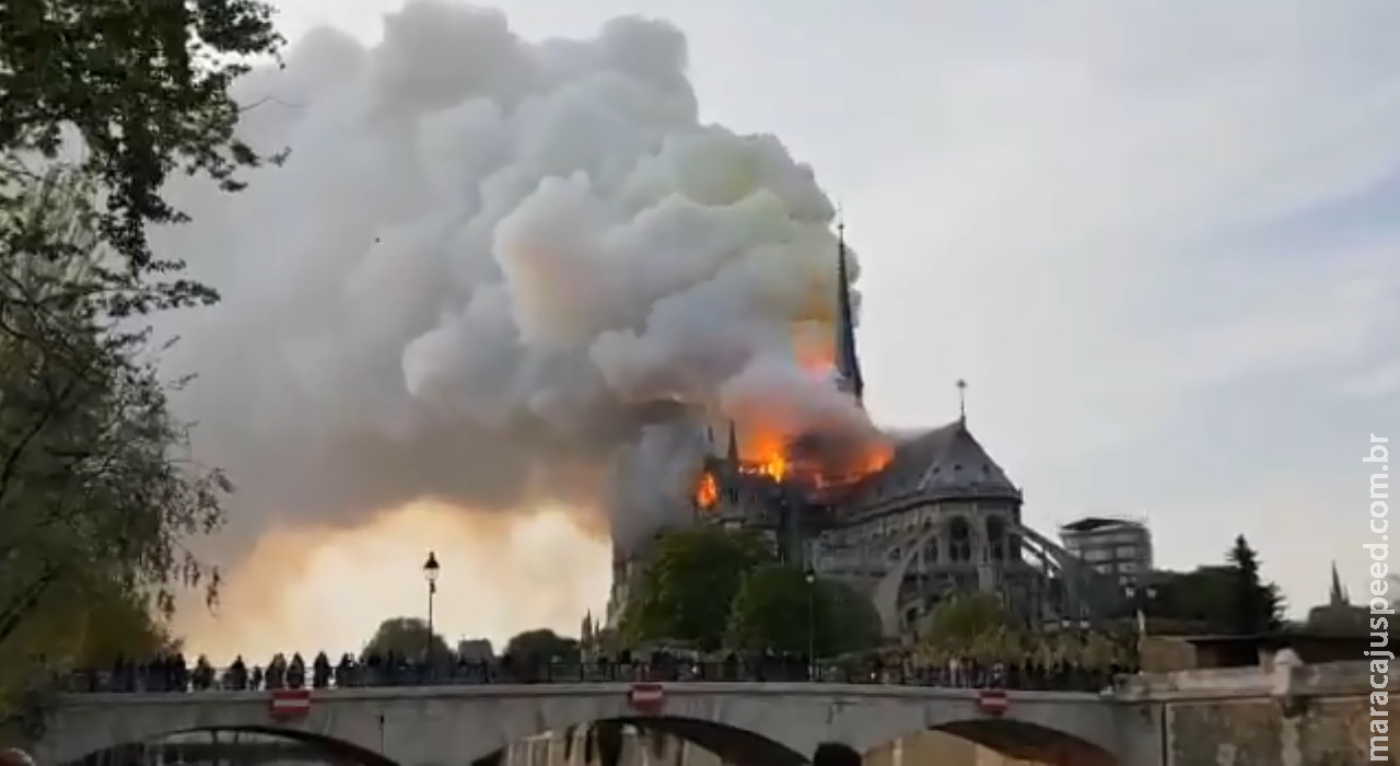 Incêndio atinge a Catedral de Notre-Dame, em Paris