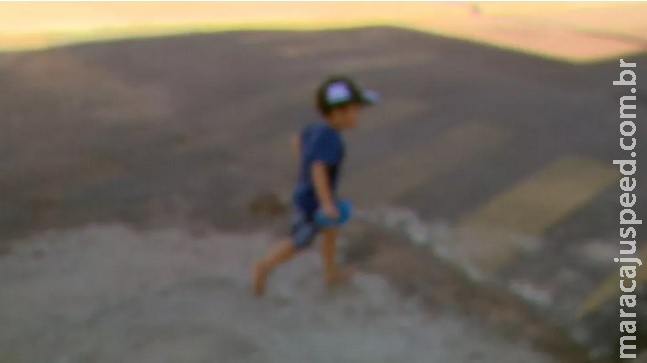 Mãe diz que creche foi negligente ao deixar criança de 2 anos ir sozinha para casa 