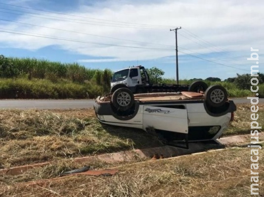 Motorista se assusta e capota carro perto de radar de velocidade na MS-134 Motorista se assusta e capota carro perto de radar de velocidade na MS-134