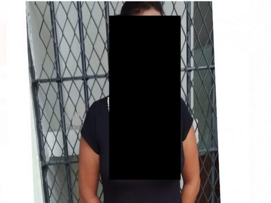Mulher é presa por deixar filhos sozinhos e espancá-los ao chegar bêbada de madrugada Mulher é presa por deixar filhos sozinhos e espancá-los ao chegar bêbada de madrugada