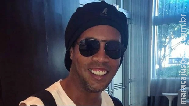 Noivo, Ronaldinho Gaúcho expulsa famosa cafetina de festa em casa