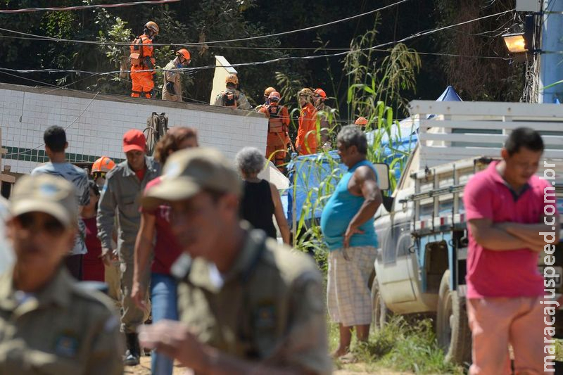 Número de mortos em desabamento de prédios no Rio sobe para 20