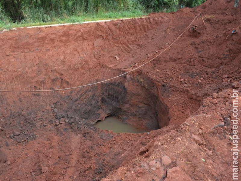 Obra em cratera deve custar R$ 500 mil e durar até 3 meses
