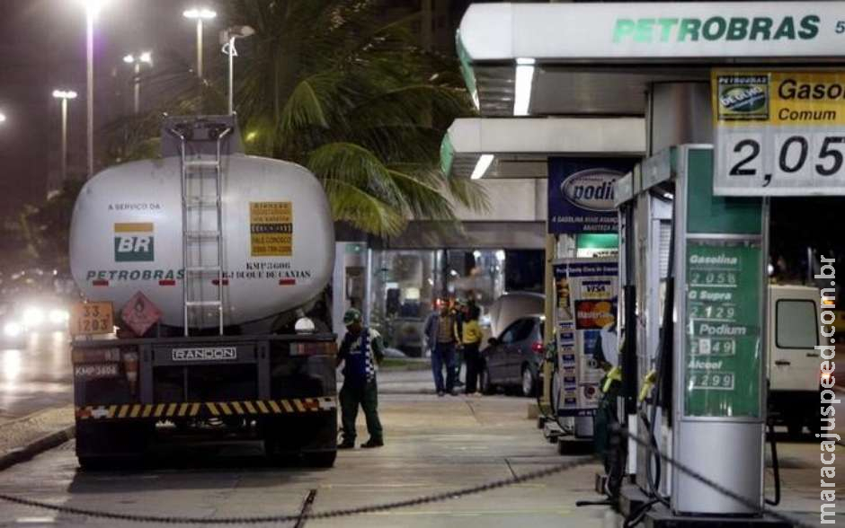 Petrobrás reajusta o preço da gasolina em 3,5%