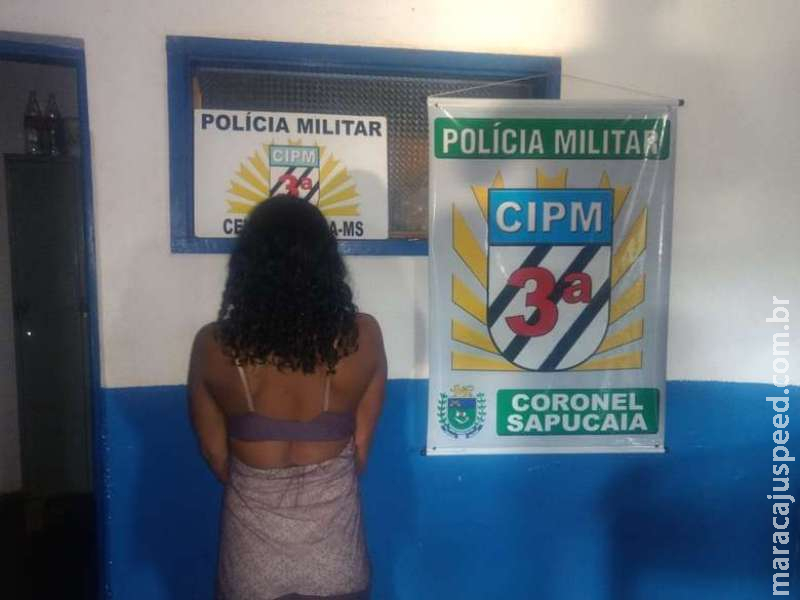 Polícia prende passageira em ônibus por tráfico de drogas Polícia prende passageira em ônibus por tráfico de drogas