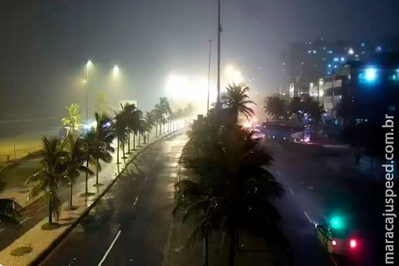 Rio entra em estágio de crise, com risco de alagamento e deslizamento Rio entra em estágio de crise, com risco de alagamento e deslizamento