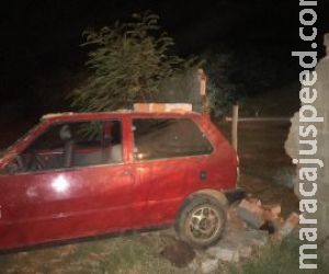 Sem CNH, motorista embriagado derruba muro em Bonito e vai preso
