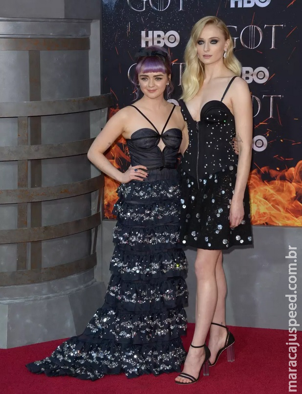 Sophie diz que Maisie será sua madrinha de casamento Sophie diz que Maisie será sua madrinha de casamento