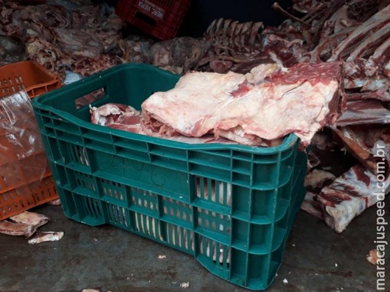 Trio é preso por furtar carne e causar prejuízo de 100 mil por mês ao patrão Trio é preso por furtar carne e causar prejuízo de 100 mil por mês ao patrão