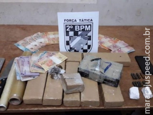 Trio que fornecia drogas para usuários em município é preso pela PM Trio que fornecia drogas para usuários em município é preso pela PM