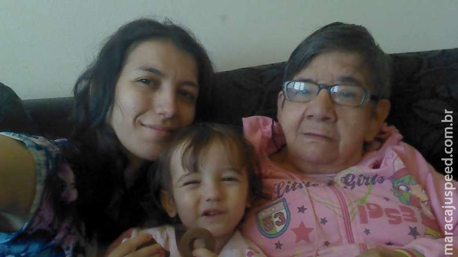 A mulher de 30 anos que luta para adotar idosa de 67: A mulher de 30 anos que luta para adotar idosa de 67: