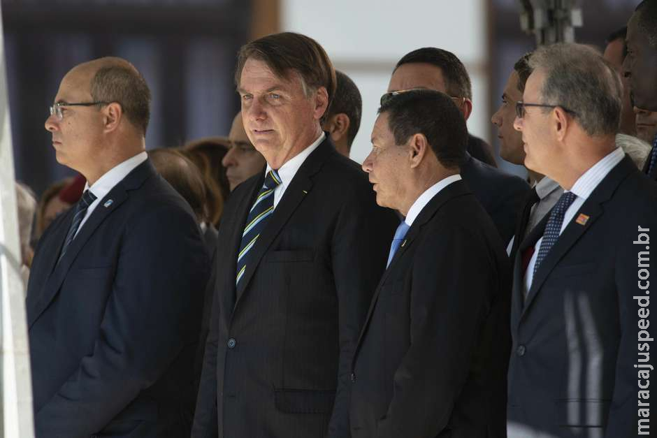 Bolsonaro confirma aumento de validade da CNH Bolsonaro confirma aumento de validade da CNH