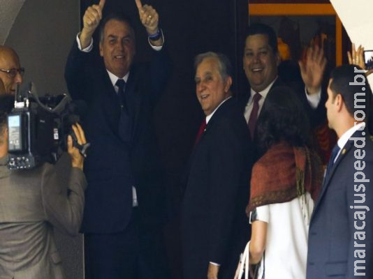Bolsonaro discute pacto federativo com governadores e senadores Bolsonaro discute pacto federativo com governadores e senadores