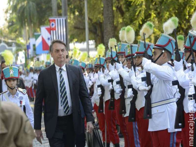 Bolsonaro diz que meta é implantar um colégio militar em cada capital Bolsonaro diz que meta é implantar um colégio militar em cada capital