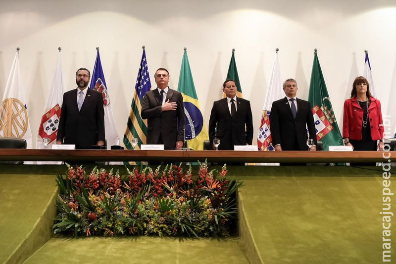 Bolsonaro pede que novos diplomatas trabalhem por um Brasil aberto Bolsonaro pede que novos diplomatas trabalhem por um Brasil aberto