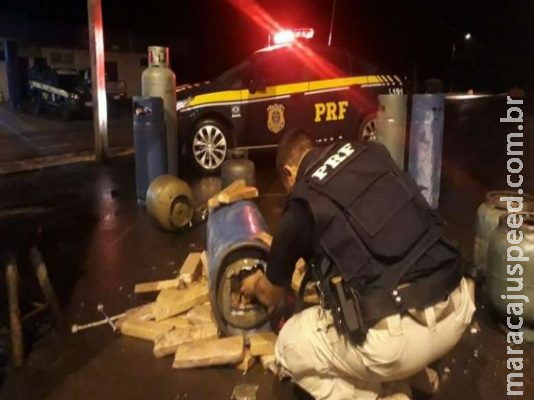 Bombeiros cortam botijões de gás com 252 km de maconha em MS Bombeiros cortam botijões de gás com 252 km de maconha em MS