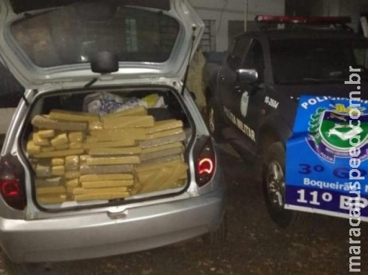 Carro com 393 quilos de maconha é aprendido pela PM após perseguição Carro com 393 quilos de maconha é aprendido pela PM após perseguição