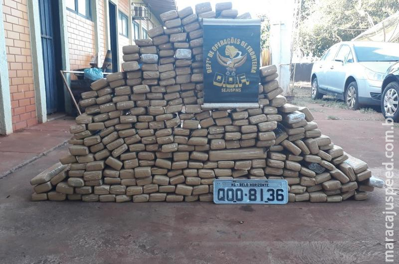 Condutor abandona veículo com droga após perceber o bloqueio policial do DOF Condutor abandona veículo com droga após perceber o bloqueio policial do DOF