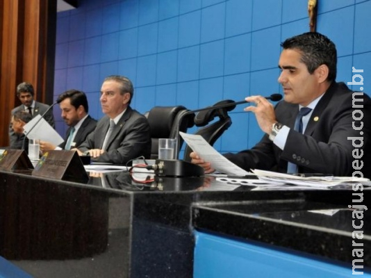 Deputados aprovam treinamento a pais de recém-nascidos em hospitais Deputados aprovam treinamento a pais de recém-nascidos em hospitais