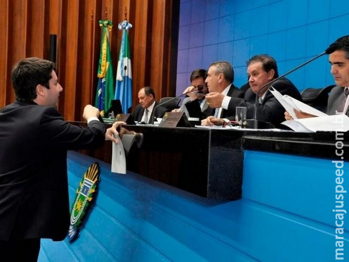Deputados arquivam projeto que proibia venda de garrafas em boates Deputados arquivam projeto que proibia venda de garrafas em boates