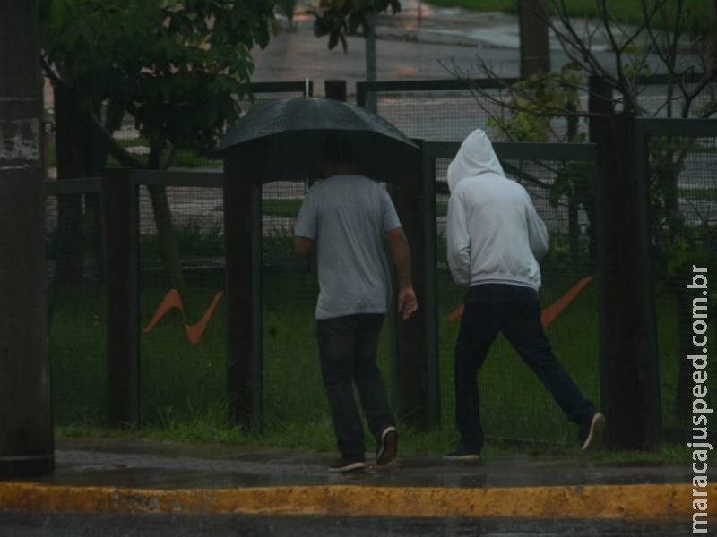 Em menos de 24h, chove em maio metade de índice registrado em abril