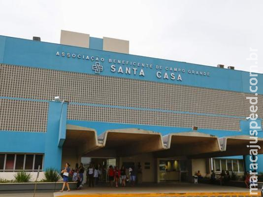 Esfaqueado reclama de atendimento e vai embora de hospital 