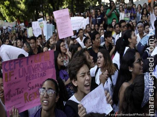 Estudantes protestam contra Bolsonaro no Rio 