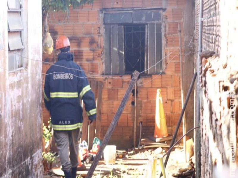 Ex-marido não aceita fim de casamento e coloca fogo em residência Ex-marido não aceita fim de casamento e coloca fogo em residência