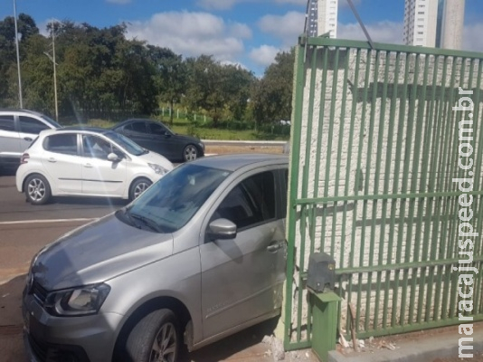 Falta de sinalização e alta velocidade fazem de via "corredor de acidentes" Falta de sinalização e alta velocidade fazem de via "corredor de acidentes"
