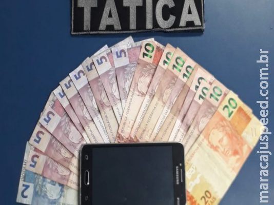Furtou celular de cima de balcão e tentou vender em loja de capinhas 