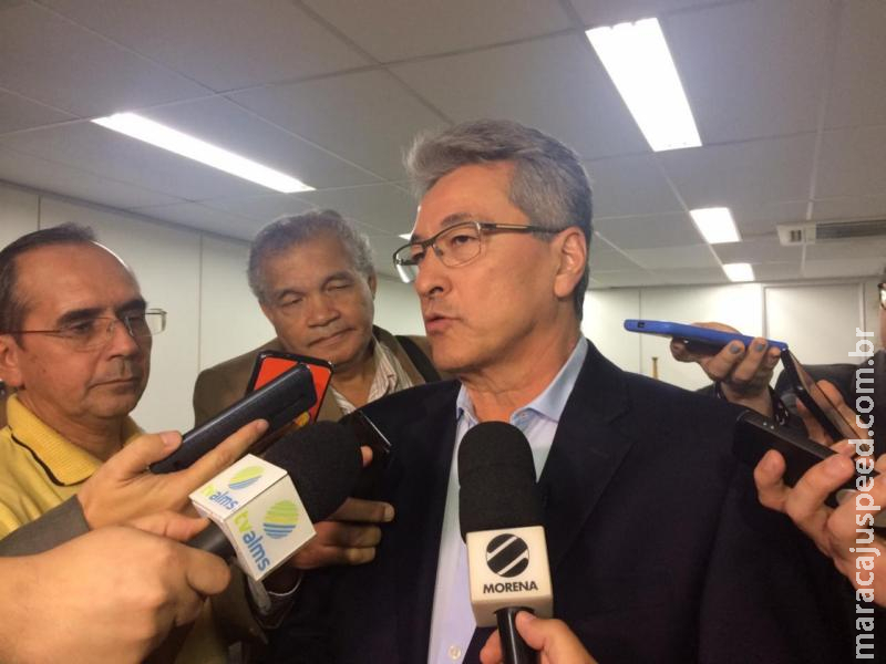 Governo anuncia reajuste zero e manutenção de abono por 12 meses