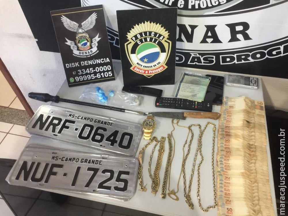 Grupo que invadia casas com chave de fenda é preso com televisores, joias, dinheiro, droga e placas de carro Grupo que invadia casas com chave de fenda é preso com televisores, joias, dinheiro, droga e placas de carro