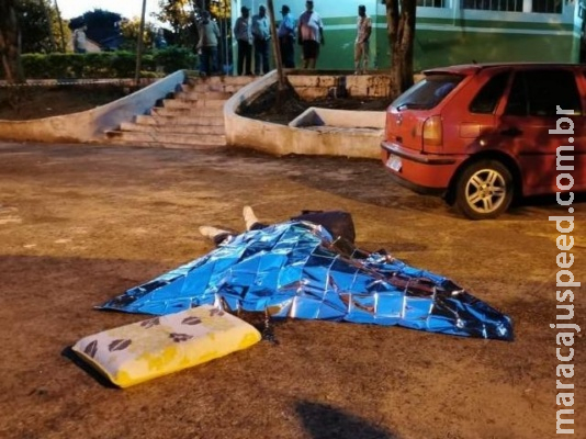 Homem de 41 anos é morto a tiros em terminal rodoviário Homem de 41 anos é morto a tiros em terminal rodoviário