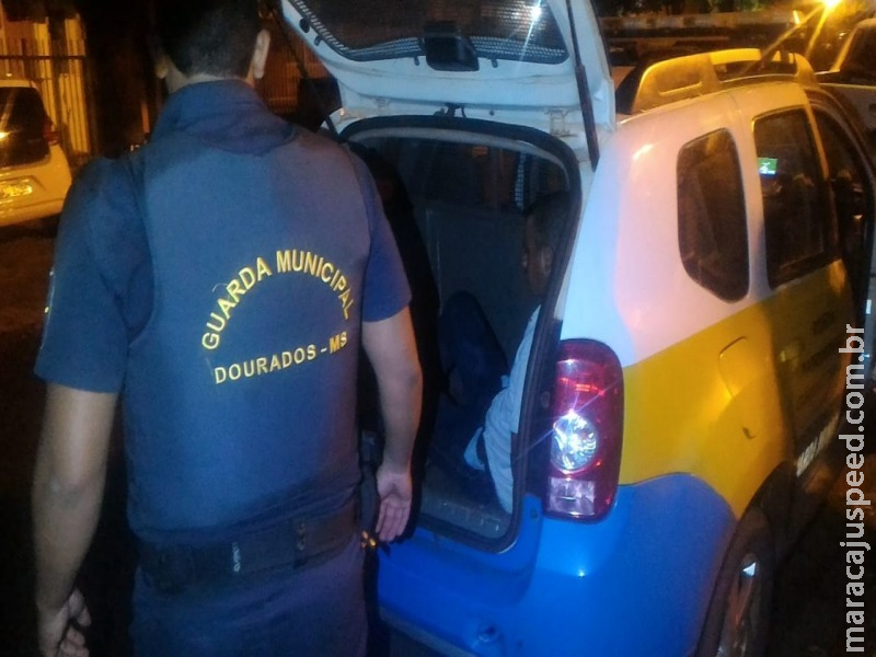 Homem que tentou esfaquear ex-mulher é preso pela Guarda Municipal Homem que tentou esfaquear ex-mulher é preso pela Guarda Municipal