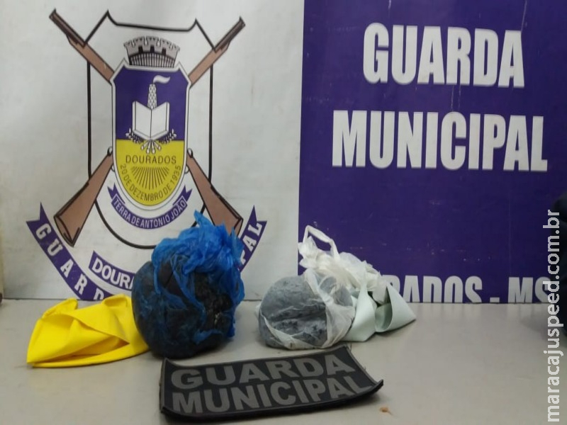 Jovem é flagrado com haxixe dentro da mochila Jovem é flagrado com haxixe dentro da mochila