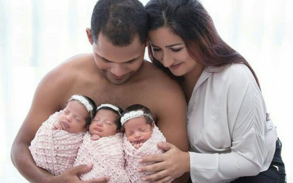 Mãe de trigêmeas tem R$ 2 bilhões depositados em sua conta por engano e devolve dinheiro Mãe de trigêmeas tem R$ 2 bilhões depositados em sua conta por engano e devolve dinheiro