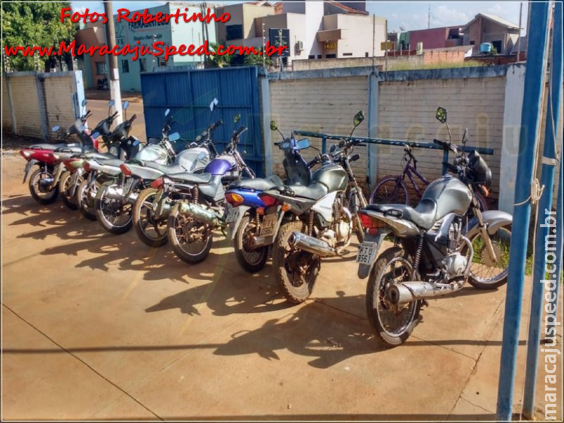 Maracaju: Polícia Militar inicia blitz, e em cerca de meia hora de abordagem, recolhem nove motocicletas e dois veículos Maracaju: Polícia Militar inicia blitz, e em cerca de meia hora de abordagem, recolhem nove motocicletas e dois veículos