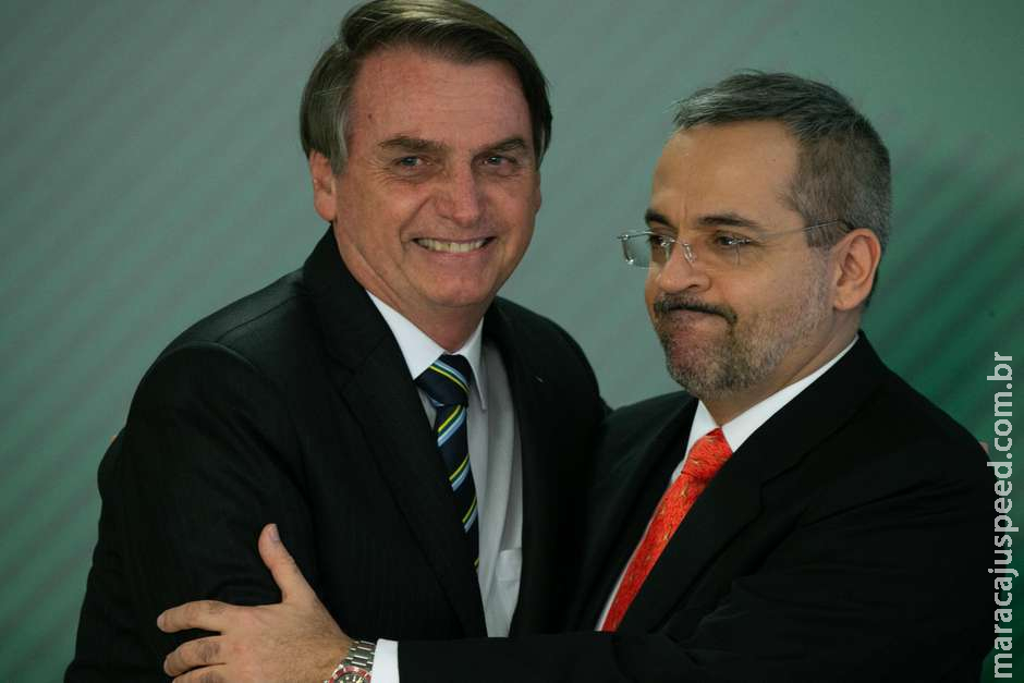 MEC cobrará ditado das crianças; método é criticado MEC cobrará ditado das crianças; método é criticado