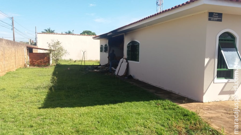 Menino fica ferido em incêndio e parede desmorona com explosão; suspeita é de superaquecimento de modem Menino fica ferido em incêndio e parede desmorona com explosão; suspeita é de superaquecimento de modem