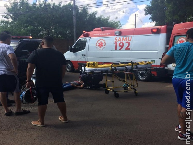 Motoqueira é atingida por carro, cai e desmaia no Joquei Club Motoqueira é atingida por carro, cai e desmaia no Joquei Club