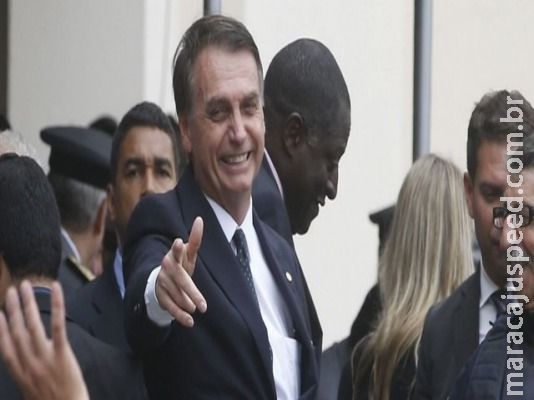 Poderes estatais contra decreto de porte de armas de Bolsonaro