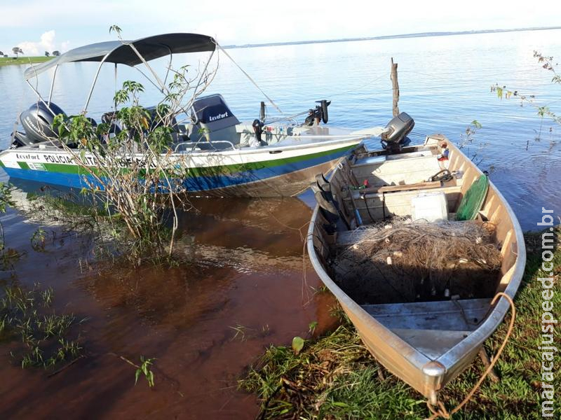 Polícia Militar Ambiental prende pescador profissional e amador pescando com 3.000 metros de redes ilegais e apreende pescado, barco e motor de popa Polícia Militar Ambiental prende pescador profissional e amador pescando com 3.000 metros de redes ilegais e apreende pescado, barco e motor de popa