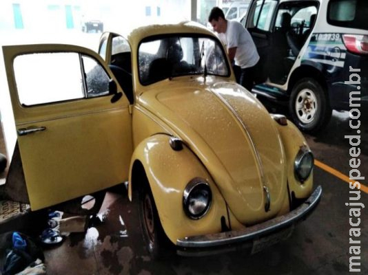 Polícia Militar apreende 115 tabletes de maconha em fundo falso de Fusca Polícia Militar apreende 115 tabletes de maconha em fundo falso de Fusca