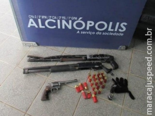 Quarteto é perseguido e preso pela Policia Militar com armas e munições Quarteto é perseguido e preso pela Policia Militar com armas e munições