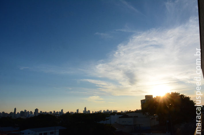 Quinta com previsão de chuva e temperatura de 35°C em MS