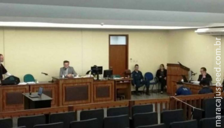 Tio e sobrinho acusados de matar homem a pauladas são condenados a 16 anos de prisão Tio e sobrinho acusados de matar homem a pauladas são condenados a 16 anos de prisão