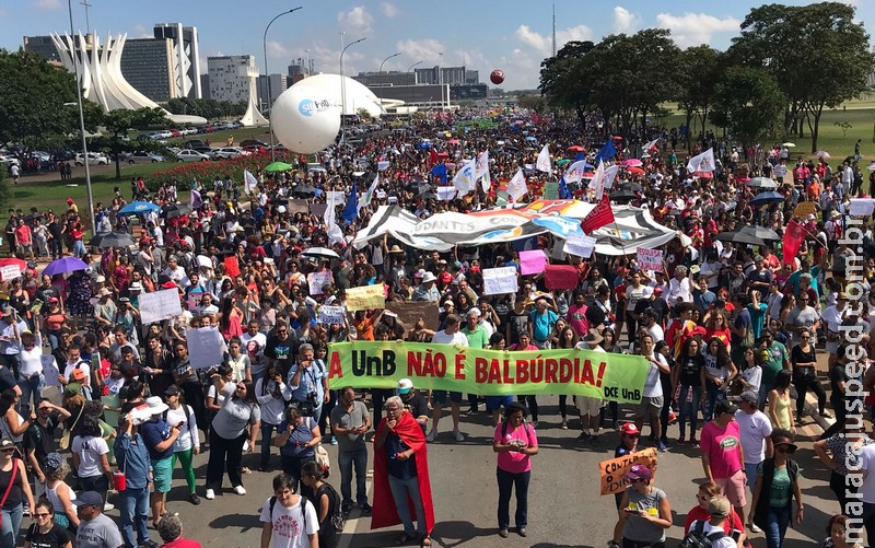 Todos os estados e o DF têm atos contra bloqueios na educação Todos os estados e o DF têm atos contra bloqueios na educação