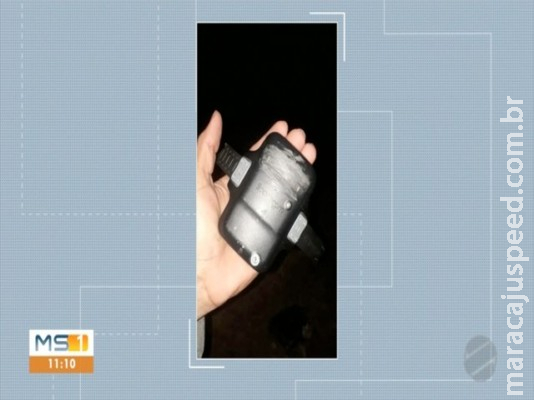 Tornozeleira eletrônica é encontrada jogada em rua de Corumbá Tornozeleira eletrônica é encontrada jogada em rua de Corumbá
