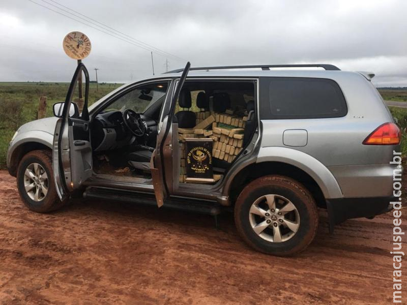 Traficante abandona Pajero roubada com uma tonelada de maconha Traficante abandona Pajero roubada com uma tonelada de maconha