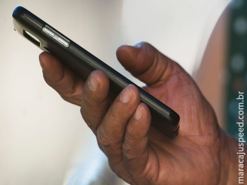 Transações bancárias feitas por celular aumentam 24%, diz Febraban
